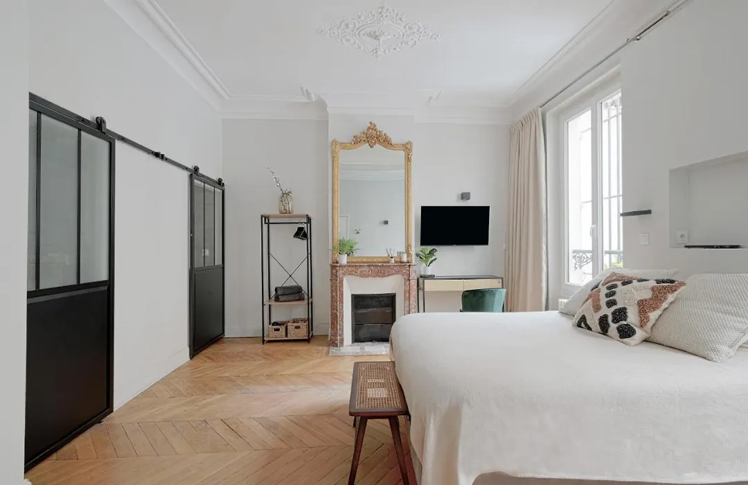 Studio Quartier Champs Elysees 2 Free Netflix-1